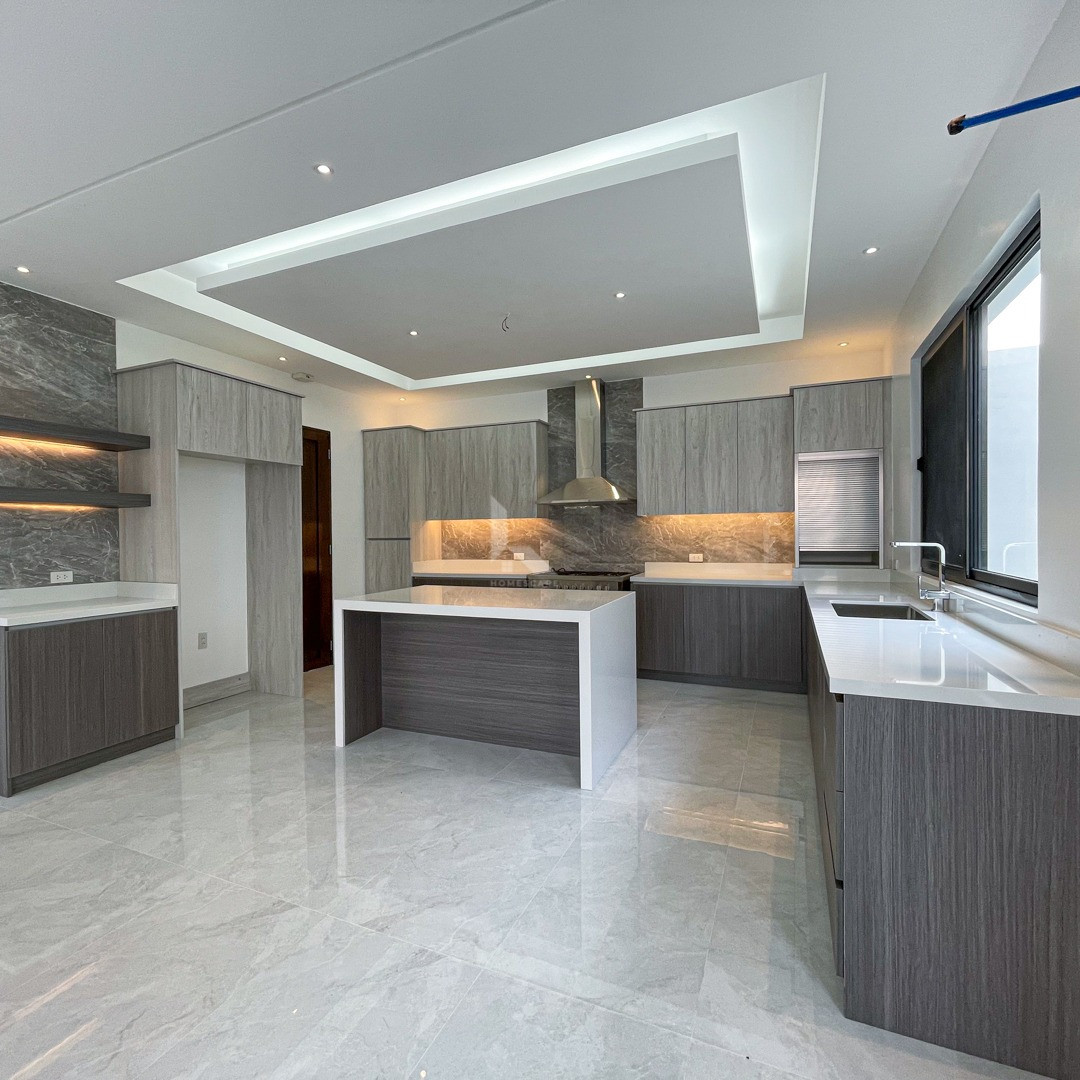 Gorgeous Modern Contemporary House and Lot For Sale in BF Homes photo 5