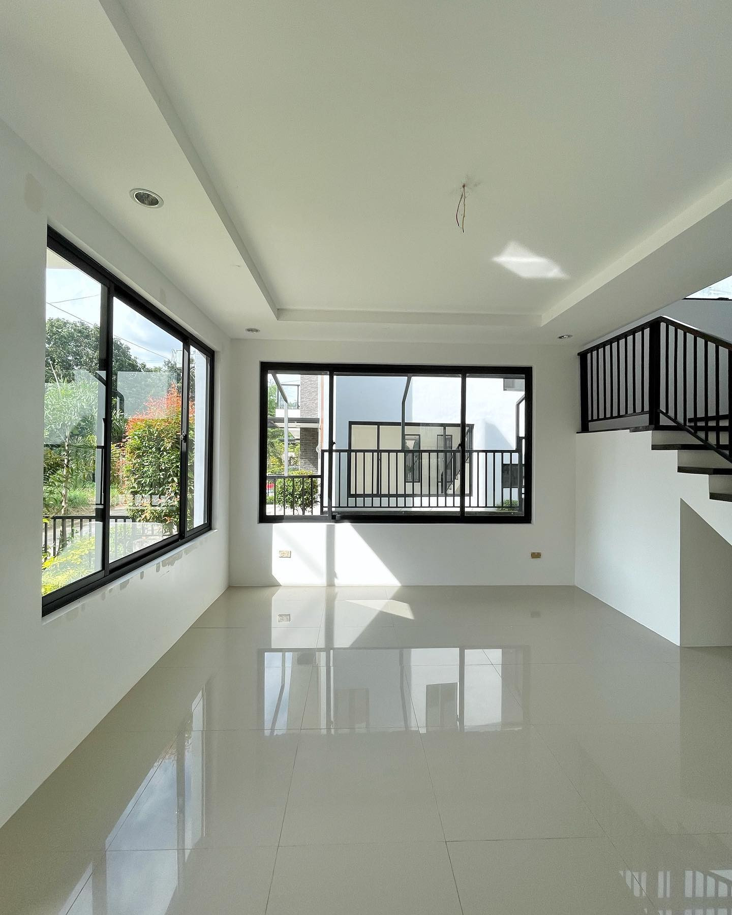 Modern House for Sale in SunValley Estate Antipolo City photo 3