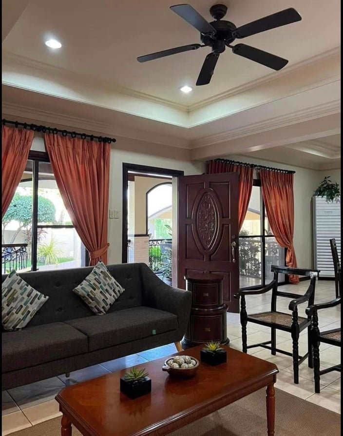 3 Bedroom House with Swimming Pool for Sale photo 5
