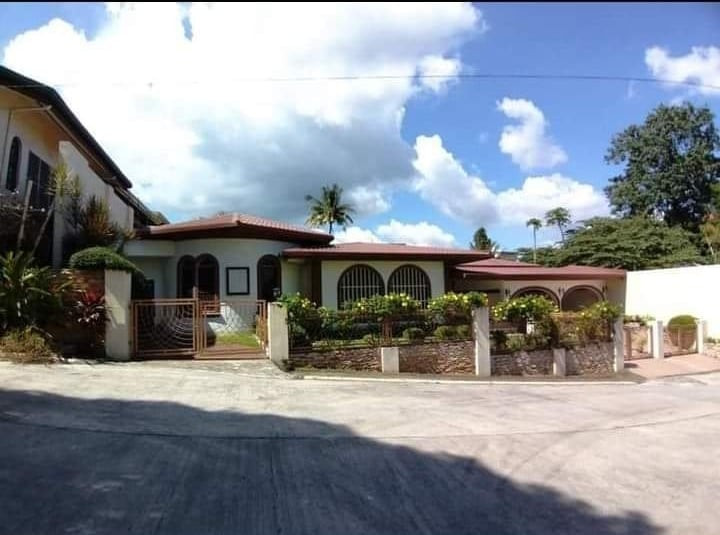 House and Lot for Sale in Guadalupe Heights Subdivision photo 1