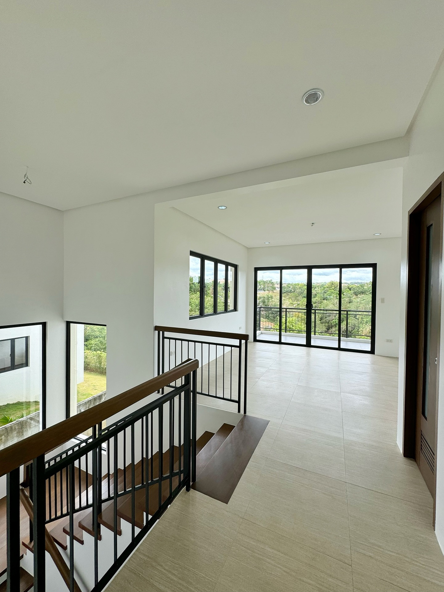Brand New Modern House for Sale in w/ Mountain View in Sun Valley Estates photo 4