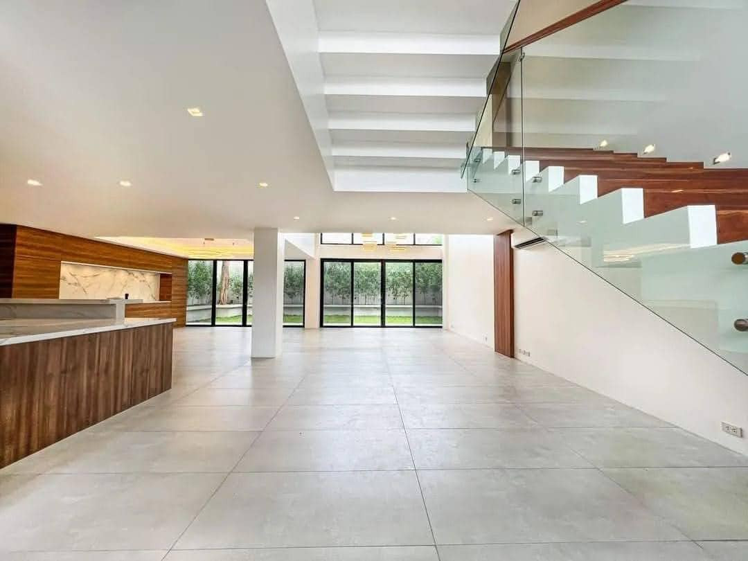 An Astonishing  Brand New House and Lot for Sale in Whiteplains Village photo 5