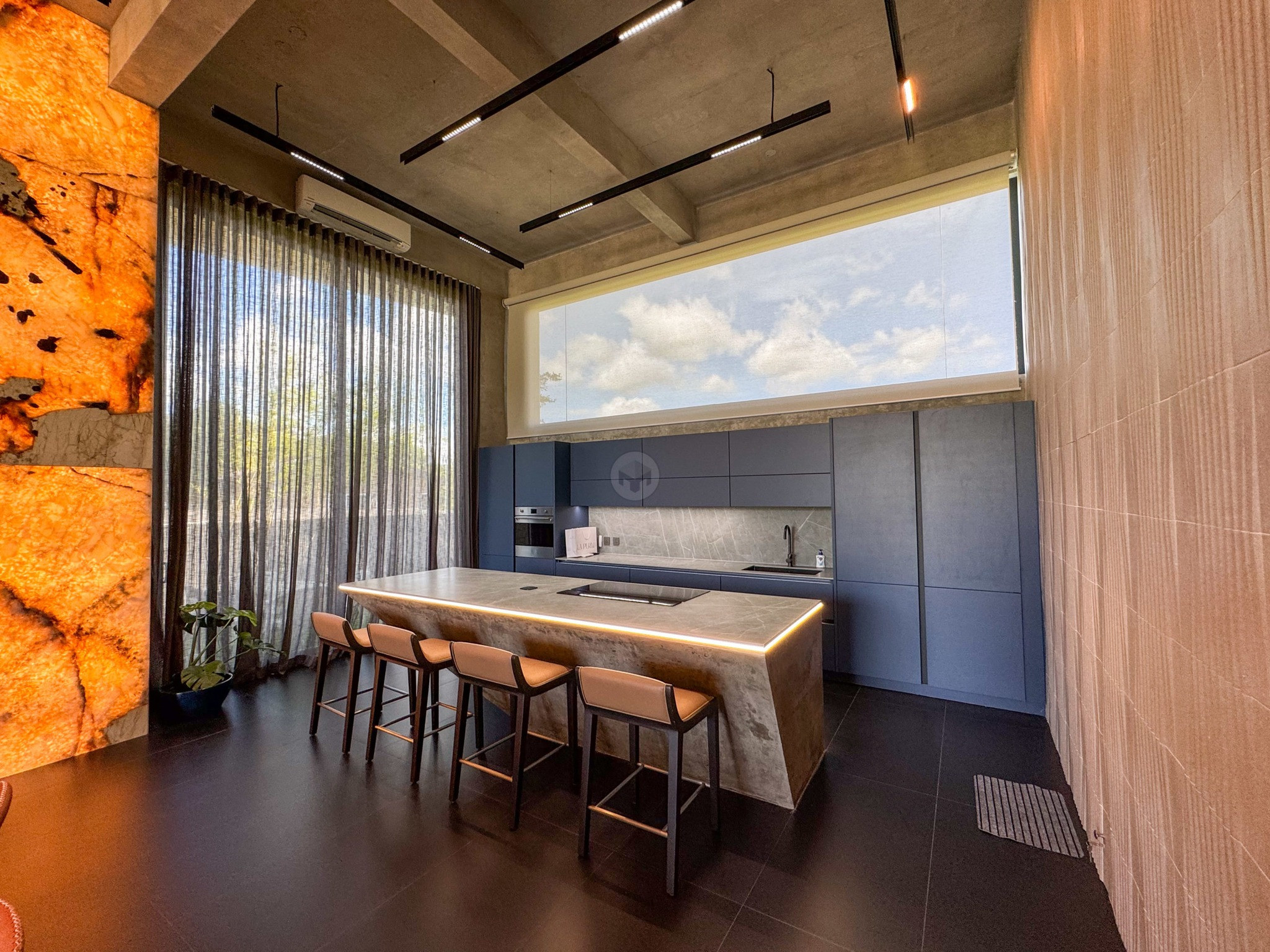 A Luxurious 3-Bedroom House for Sale in Alabang photo 3