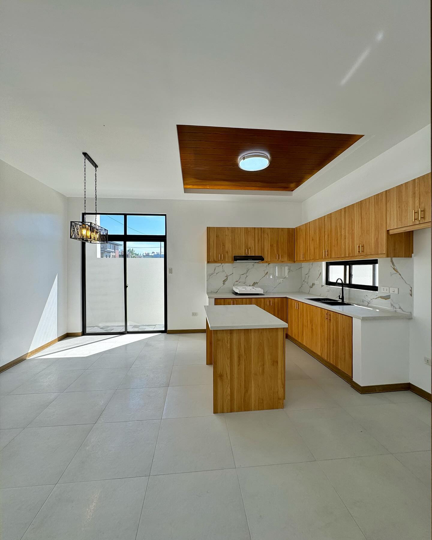 Brand New Modern House for Sale in Greenwoods Executive Village photo 4