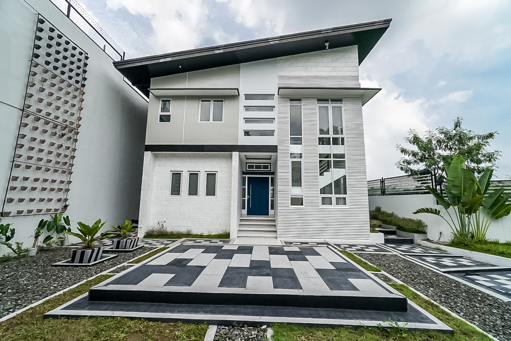 5bedroom house standing on a 432sqm lot features an impressive facade photo 1