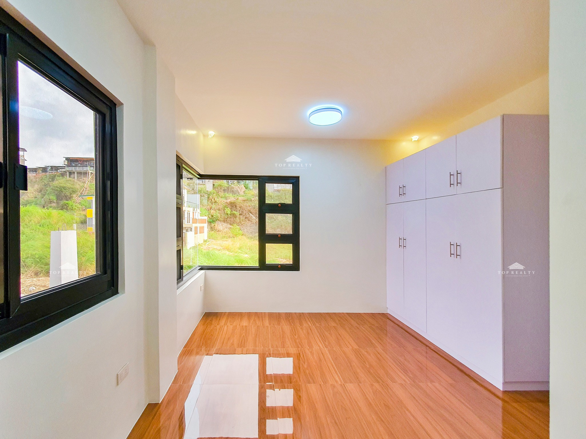Semi furnished House and Lot for Sale in Monteverde Royale, Rizal photo 4