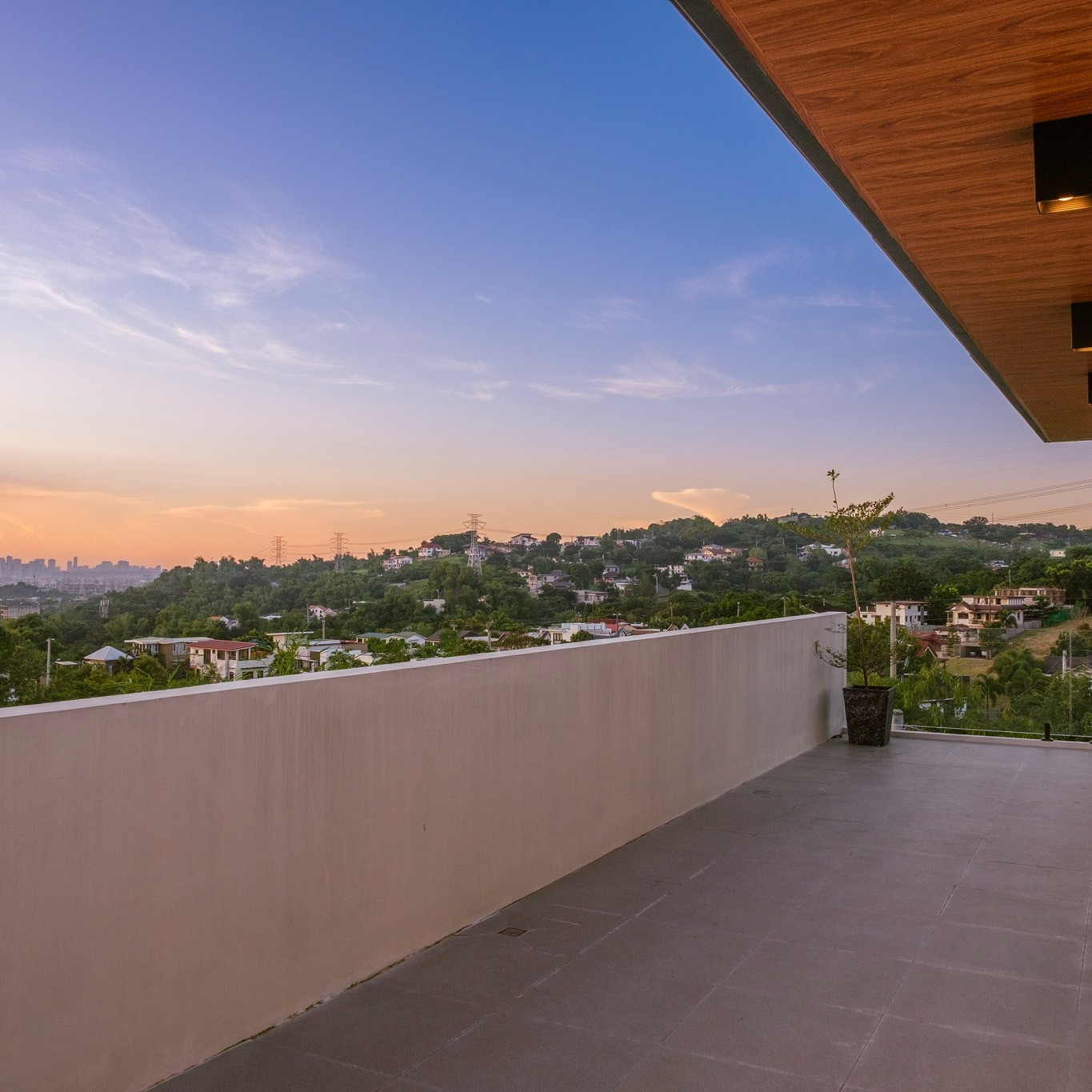 Multi-level Modern Contemporary photo 3
