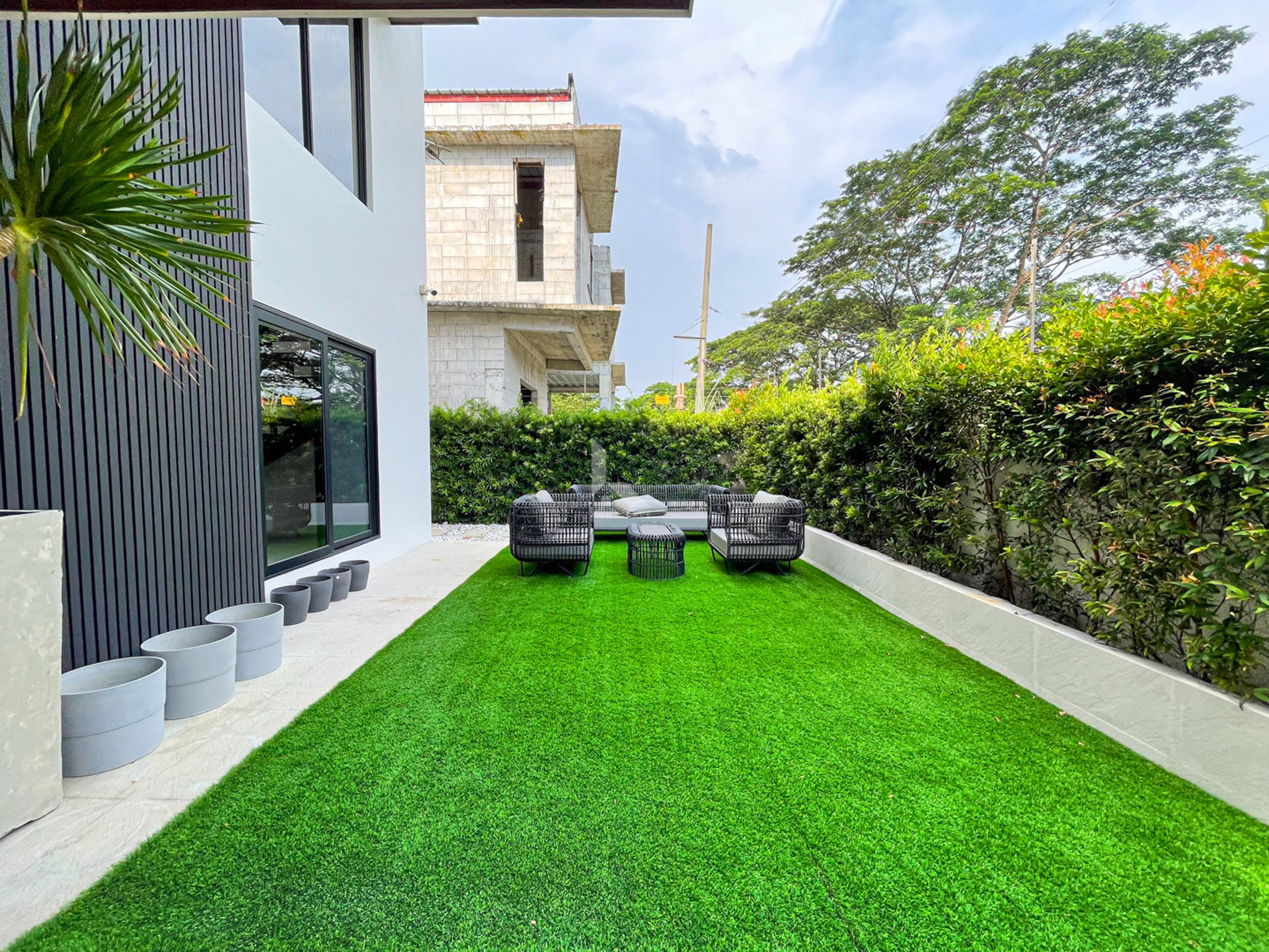 : Breathtaking Modern Home in The Orchard Residential photo 4