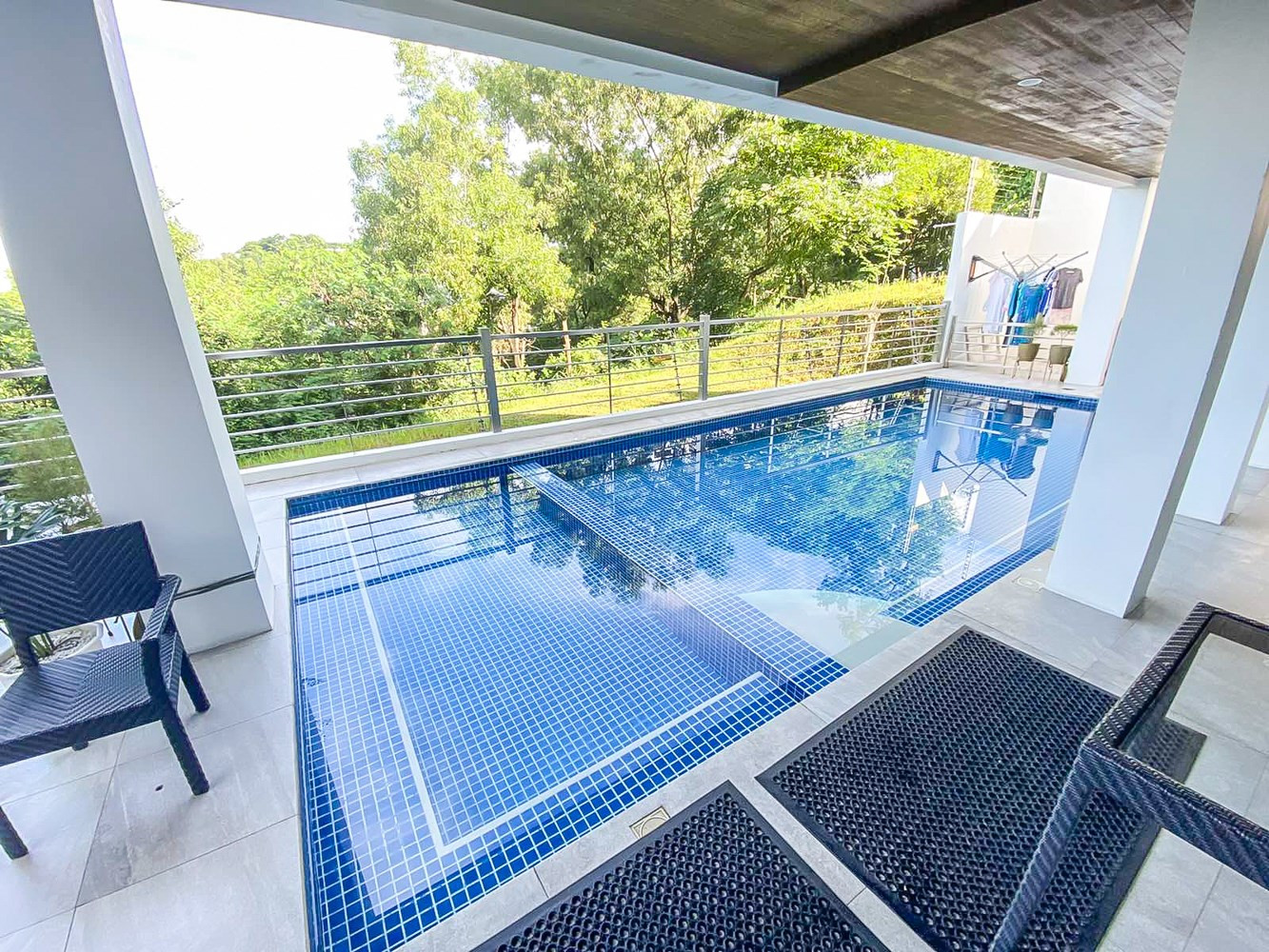 Picturesque house with elegant finish and has a commanding view of Metro Manila photo 3