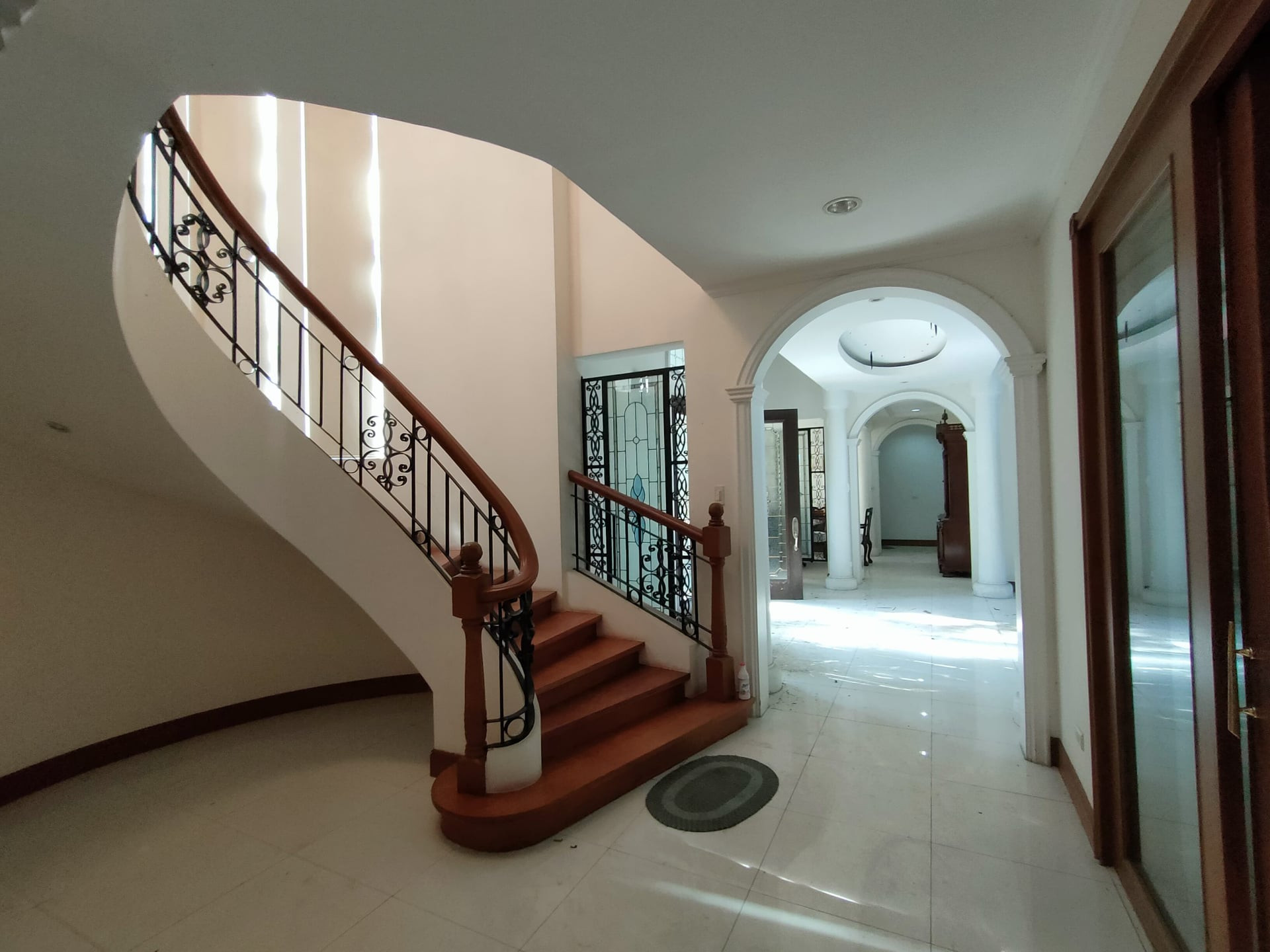 Corner Mansion in Hillsborough, Alabang photo 2