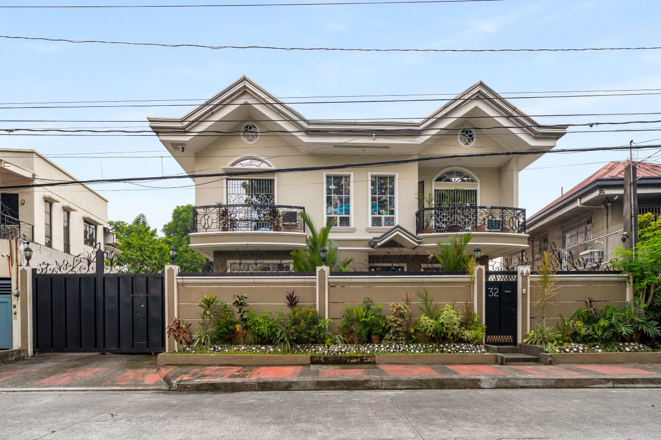 Timeless 5-Bedroom House and Lot in North Fairview photo 1