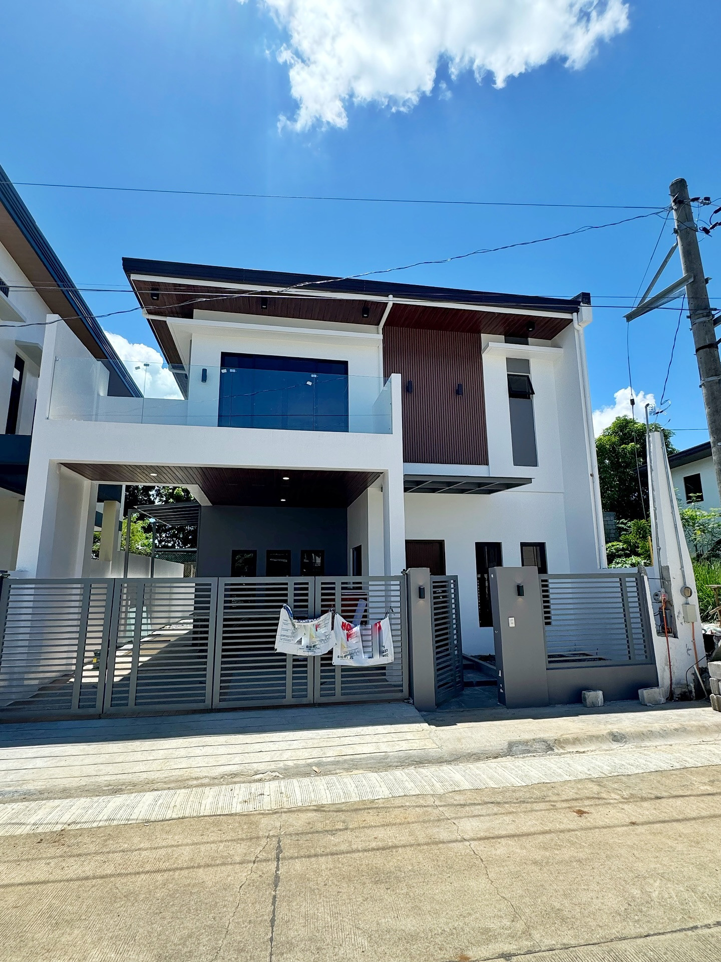 Brand New Modern Contemporary House for Sale photo 1