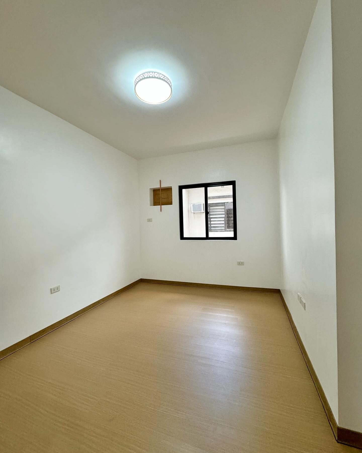 Brand New Modern House for Sale in Greenwoods Executive Village photo 5