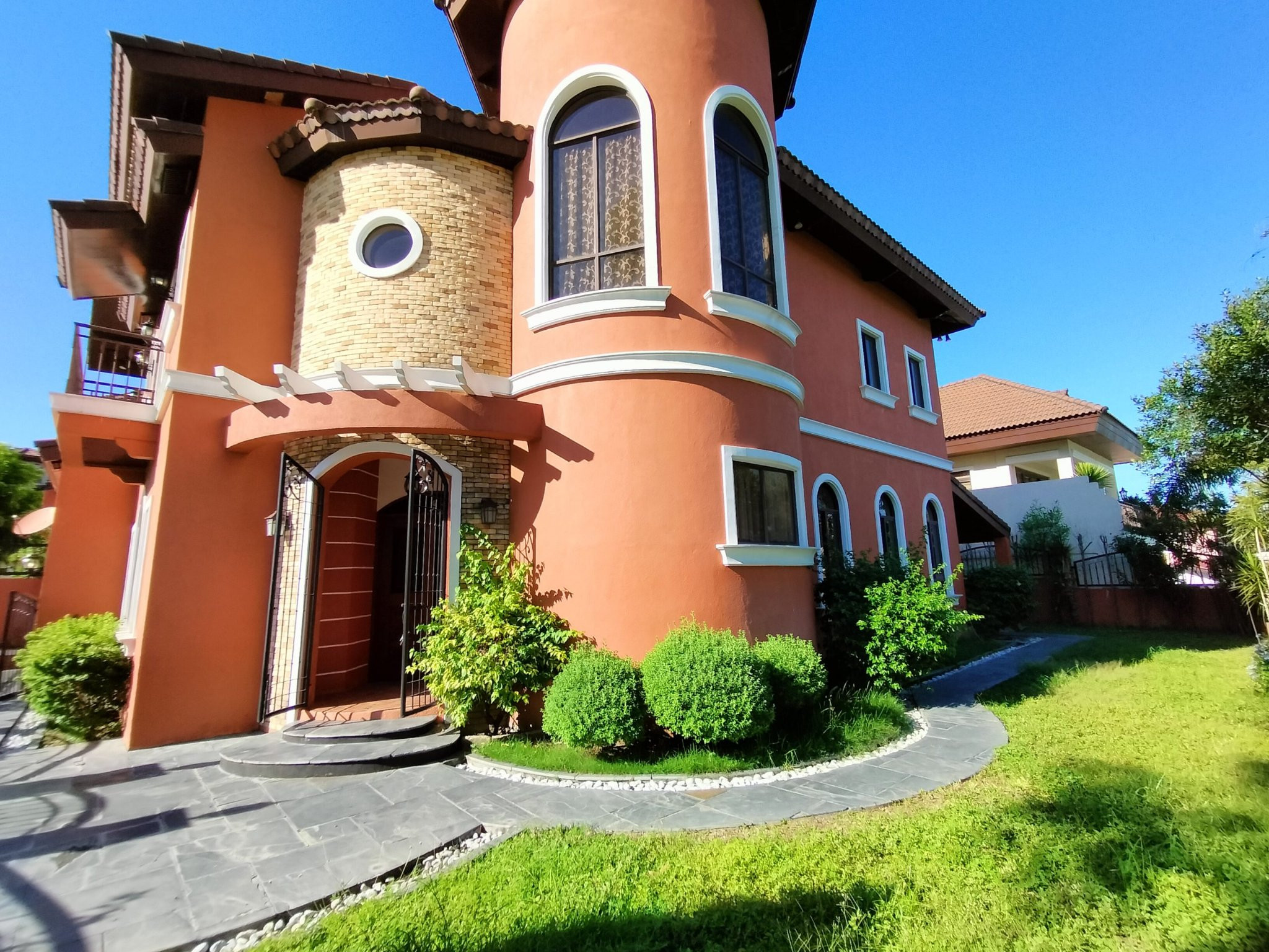 Stunning Corner Mediterranean House in Portofino Bacoor Cavite photo 3