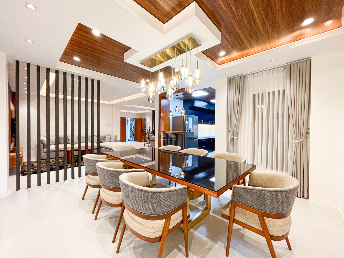 Fully Furnished Modern Contemporary House and Lot photo 4