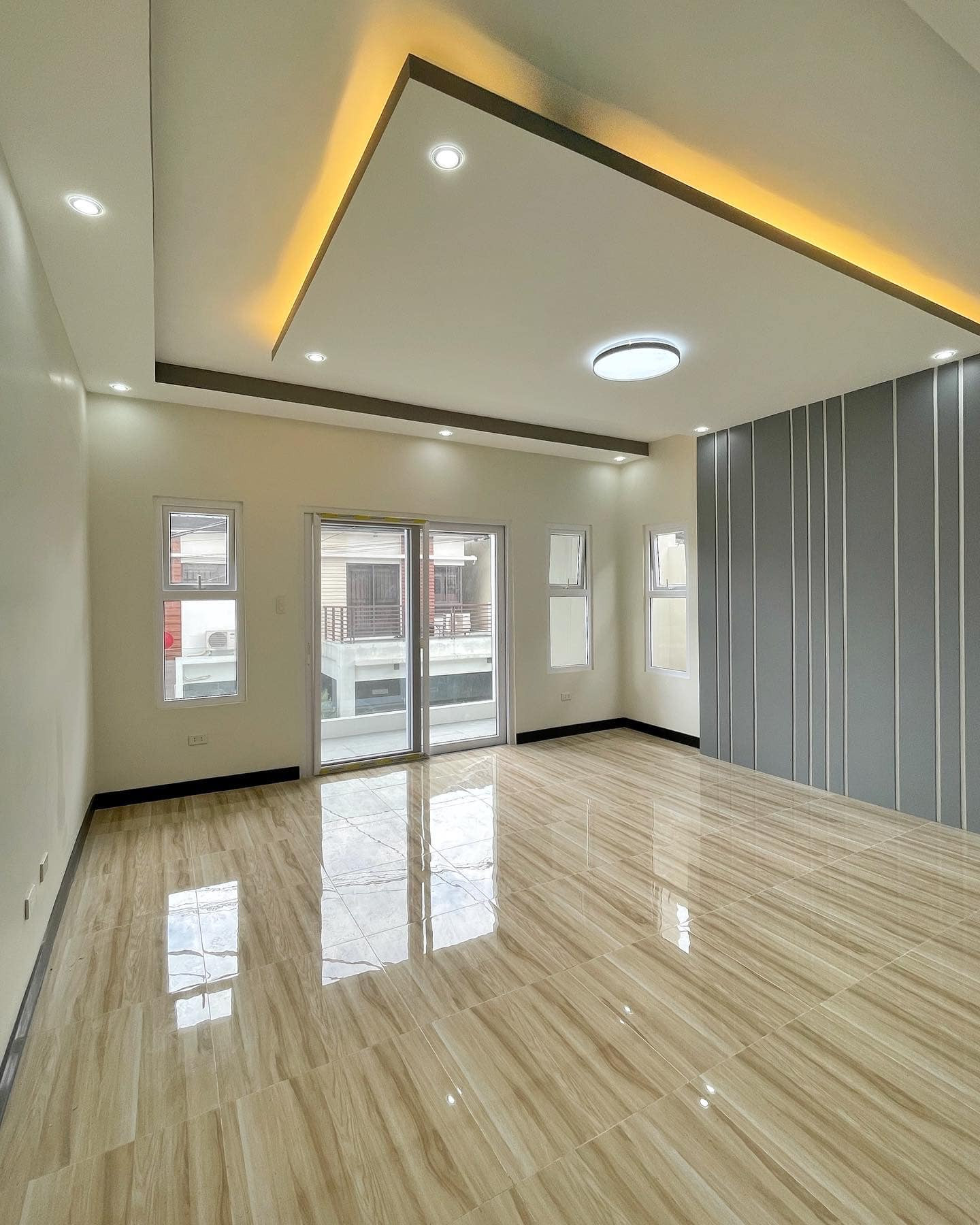 Beautiful Brand New 3-Storey House for Sale in Greenwoods Executive Village photo 4
