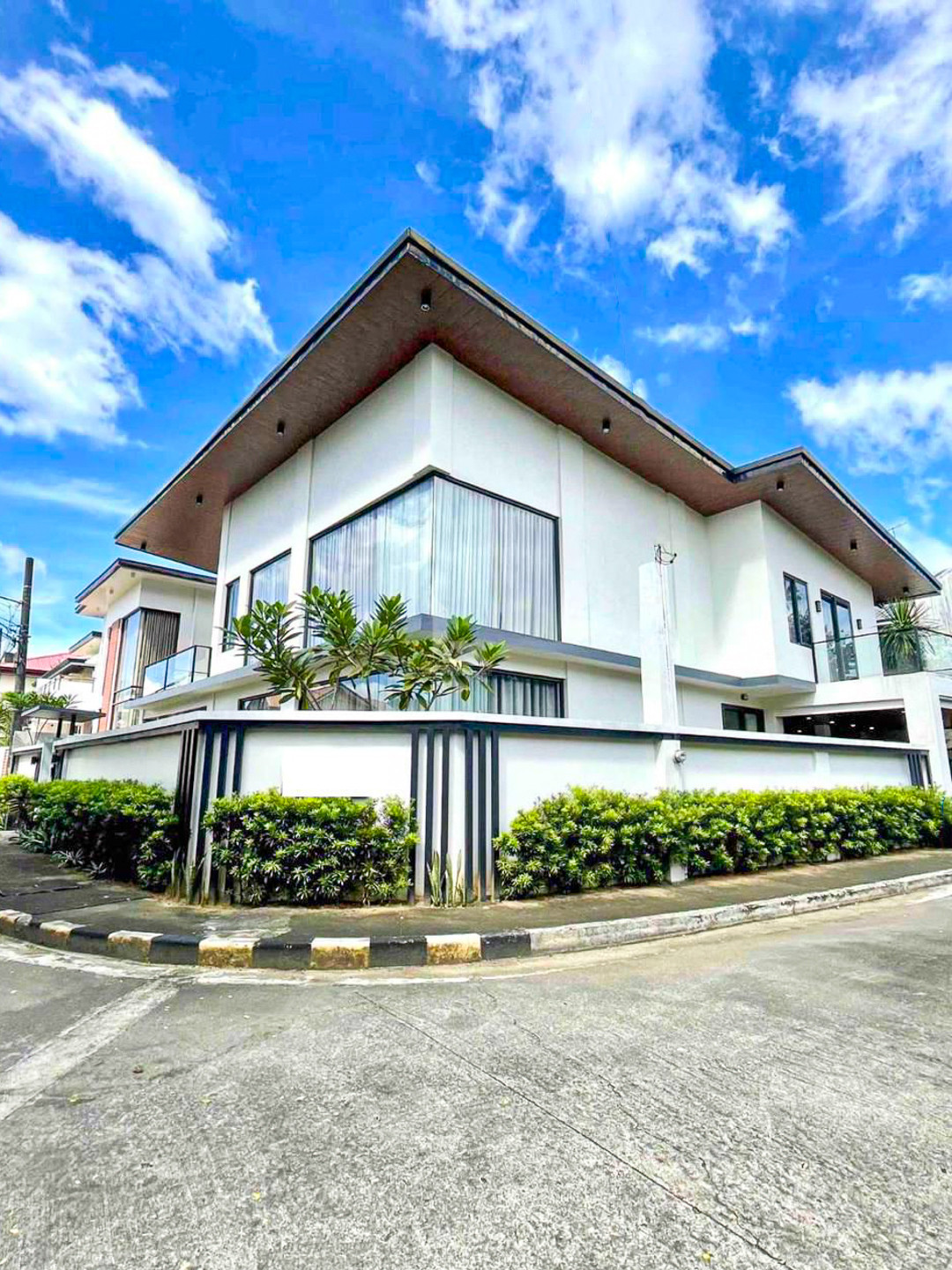 Superb, Fully-furnished Modern Contemporary House and Lot For Sale in Vista Real photo 1