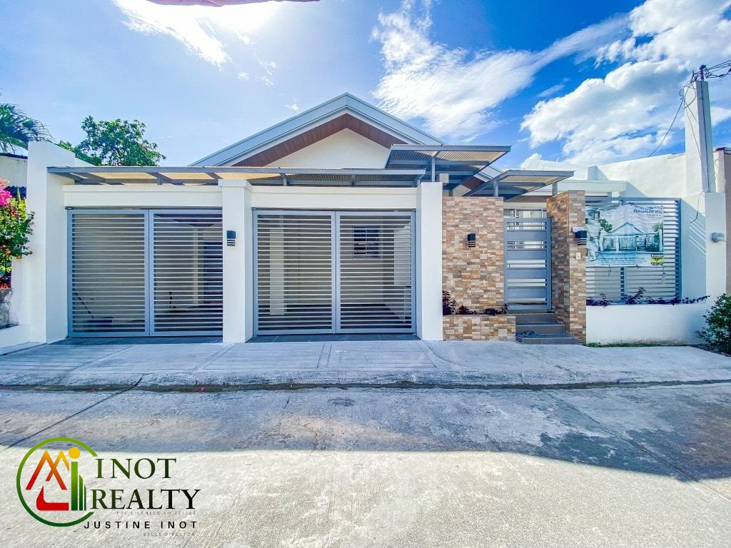 Prime Location spacious Bungalow house in BF Resort Village Las Pinas City photo 1